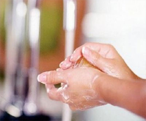   مصر اليوم - إدمان استخدام المطهرات يضر بصحتك وبالبيئة