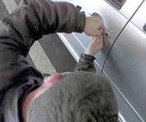   مصر اليوم - القبض على تشكيل عصابي في سوهاج سرق سيارة عامل