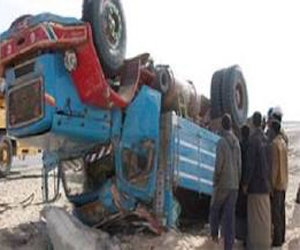   مصر اليوم - انقلاب سيّارة يتلف 2 طن سكر في سوهاج