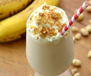   مصر اليوم - عصير الموز بالمكسرات والكريم شانتيه