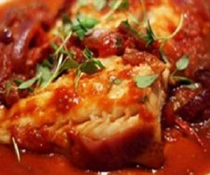   مصر اليوم - سمك بصلصة الطماطم