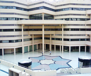   مصر اليوم - جامعة القصيم تشارك بمشروع رسل السلام بقرية كانديرستيج السويسرية