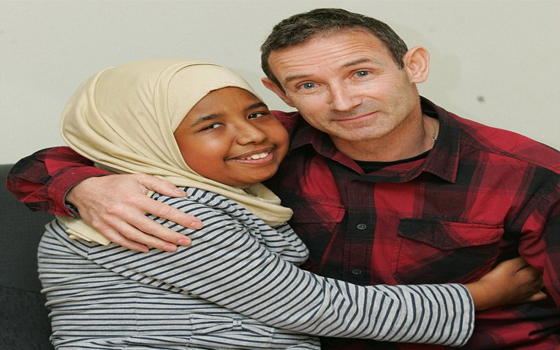   مصر اليوم - مُعلِّم بريطانيّ ينقذ حياة تلميذته المريضة ذات الـ13 عامًا ويتبرّع لها بكُليته