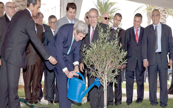   مصر اليوم - كيري اختتم زيارته للجزائر بالتأكيد على دعم الرئيس الذي ستفرزه انتخابات ديموقراطيَّة حرة