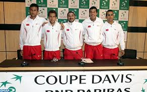   مصر اليوم - الجزائري لمين وهاب بقميص المنتخب المغربي في مواجهة القبرصي بيتروس كريسيكوس