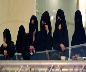   مصر اليوم - كويتيات يدخلن موسوعة جينيس بحياكة أكبر علم كروشية بالعالم