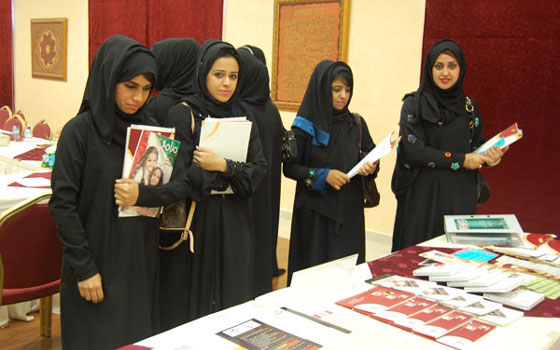   مصر اليوم - طالبات جامعة الإمارات يحتفِلن بـ يوم التراث العالمي بمجموعة من الأنشطة