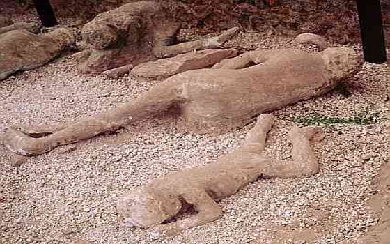   مصر اليوم - مجموعة فينميكانيكا الإيطاليّة تراقب آثار مدينة بومبي الرومانيّة عبر الأقمار الصناعيّة