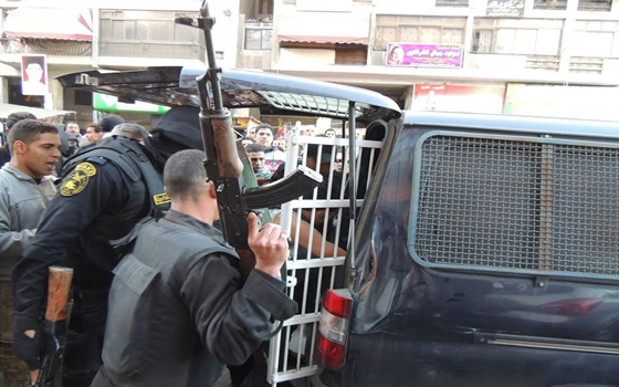   مصر اليوم - توقيف محكوم عليه هارب وفي حوزته 300 كيلوغرام من البانجو في الفيّوم