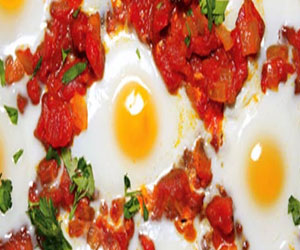   مصر اليوم - الشكشوكة بالبيض والطماطم