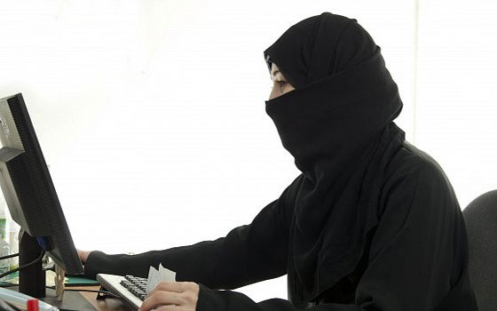   مصر اليوم - مصنع ورد في الطائف يُوظِّف 350 سيّدة سعوديّة