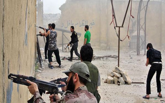   مصر اليوم - اشتباكات عنيفة على أسوار مطار دير الزور وقصف للقوات الحكوميَّة على دمشق وحلب