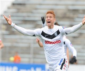   مصر اليوم - الأهلي يتقدم بعرض لضم نجم الصفاقسي فخر الدين بن يوسف