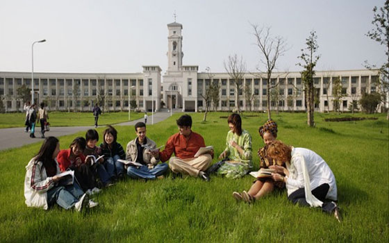   مصر اليوم - تقرير يظهر تراجع تعداد الطلبة الأجانب في جامعات انكلترا منذ 3 عقود