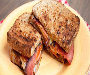   مصر اليوم - ساندوتش السجق المقلي