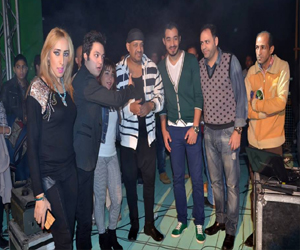   مصر اليوم - كاريكا ونجوم بلاتوه يتألّقون في العرس الجماعيّ للأيتام