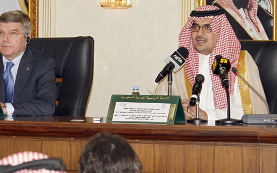   مصر اليوم - الأمير نواف يعتبر أنَّ الرياضة لغة عالميَّة توحد الأمم وتمكن الشباب من بناء أنفسهم