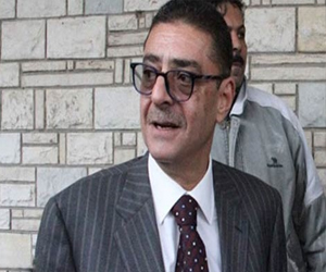   مصر اليوم - محمود طاهر يزور لاعبي الأهلي قبل مواجهة المُقاصّة