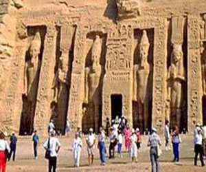   مصر اليوم - وزارّة السياحّة تدشن موقعًا إلكترونيَا لخدمات النقل السياحي