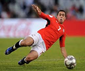   مصر اليوم - أحمد فتحي يجدد للأهلي خلال أيام على مسؤولية هادي خشبة