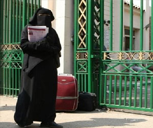   مصر اليوم - طرد مُنقّبة من المُحاضرة يُثير سخط طلاب أكاديمية الشروق