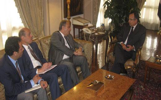   مصر اليوم - فهمي يستقبل متري لبحث أهم  التحديّات الأمنيّة  في ليبيّا وحمايّة الحدود