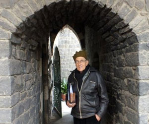   مصر اليوم - المعارضة تتوعَّد بالرَّد على اغتيال الأب فرنسيس في حمص