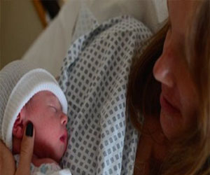   مصر اليوم - موظفة في تويتر توثق ولادتها مباشرة عبر تغريدات