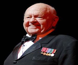   مصر اليوم - وفاة الممثل الأميركي المخضرم ميكي روني عن عمر 93 سنة