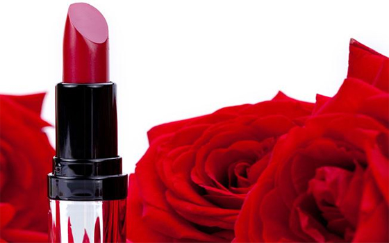   مصر اليوم - ابتكرت أحمر شفاهٍ وخدودٍ من أعشاب طبيعيّة