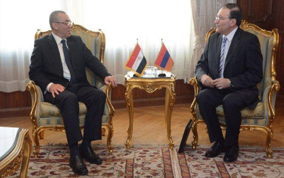   مصر اليوم - وزير الطيران المصريّ يبحث تدفّق الحركة السياحيّة الوافدة من أرمينيا