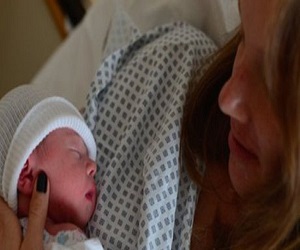   مصر اليوم - موظفة في تويتر توثق ولادتها مباشرة عبر تغريدات