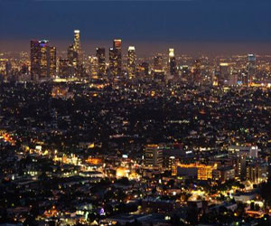   مصر اليوم - احتفال في كاليفورنيا ينتهي بأربعين جريحًا ومائة موقوف