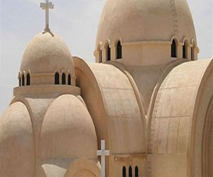   مصر اليوم - مسيحيون صينيون يشكلون دروعًا بشرية لحماية كنيستهم