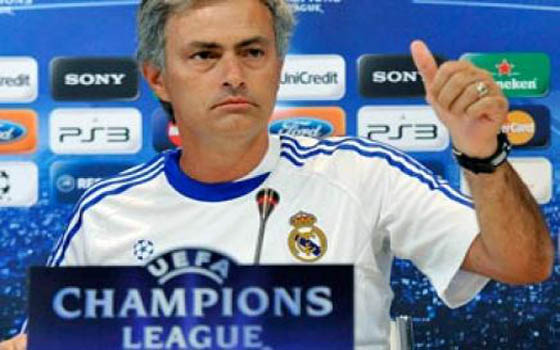   مصر اليوم - المارد مورينيو يفتقد الظاهرة صلاح لرد الصفعة لبلان بدون ذراعه الأيمن إبراهيموفيتش