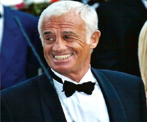 مصر اليوم - النجم السينمائي جان بول بلموندو أصبح عارضًا للأزياء وهو في الثمانين