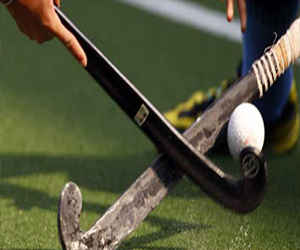 مصر اليوم - وزير الرياضة يبحث تطوير أداء اتّحاد الهوكي