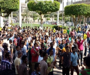 مصر اليوم - مسيرة مفاجئة لطلاب الإخوان خارج أسوار جامعة القاهرة