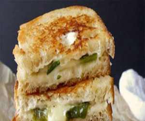   مصر اليوم - سندوتش الجبن الشيدر بالفلفل الحار