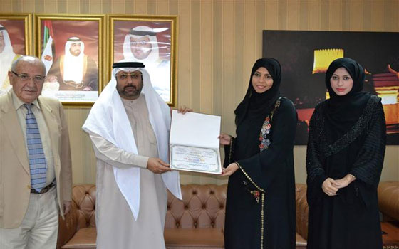   مصر اليوم - مجلس التّعليم في الفجيرة يُكرم مُعلمة حصلت على الماجستير