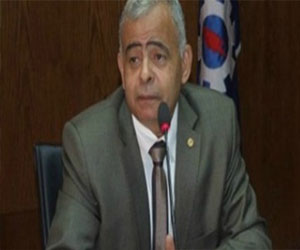 مصر اليوم - وزير التموين يتفقد المخابز في السويس