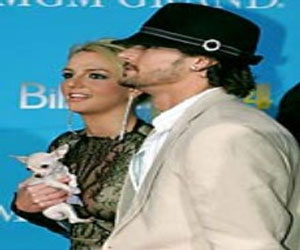   مصر اليوم - النجم الأميركي كيفن فيدرلاين يصبح أب للمرة السادسة