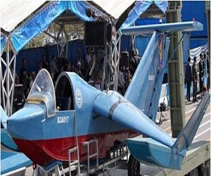 مصر اليوم - طائرة تهبط في محطة على الطريق للتزوّد بالوقود