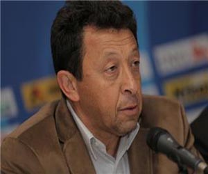   مصر اليوم - سانتوس مدرب الشرطة العراقي في طريقه للإقالة