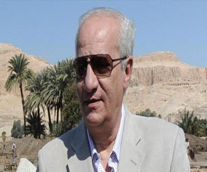   مصر اليوم - وزير الآثار يتفقَّد شارع المُعز في زيارة مُفاجئة