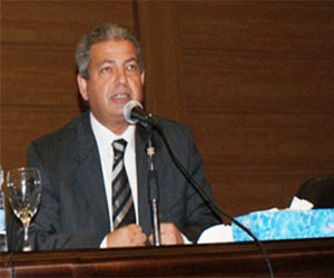   مصر اليوم - عبدالعزيز يوافق على قبول دعم 50 ألف جنيه لاتحاد كرة اليد