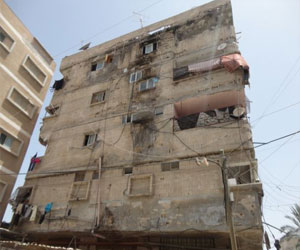 مصر اليوم - إخلاء عمارتين للإيواء في سوهاج خشية انهيارهما