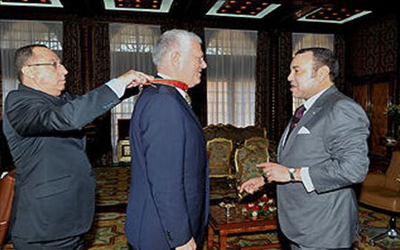   مصر اليوم - توشيح مدير الخطوط الملكيَّة المغربيَّة إدريس بنهيمة بوسام العرش من درجة قائد