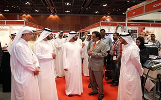   مصر اليوم - الشيخ محمد بن راشد يتفقد معرض دبي العالمي لأمراض الجلد والليزر مبدياً إعجابه