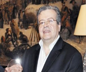   مصر اليوم - سفير فرنسا في القاهرة يشهد تسليم ١٦ طالبًا مصريًا منح دراسية جديدة